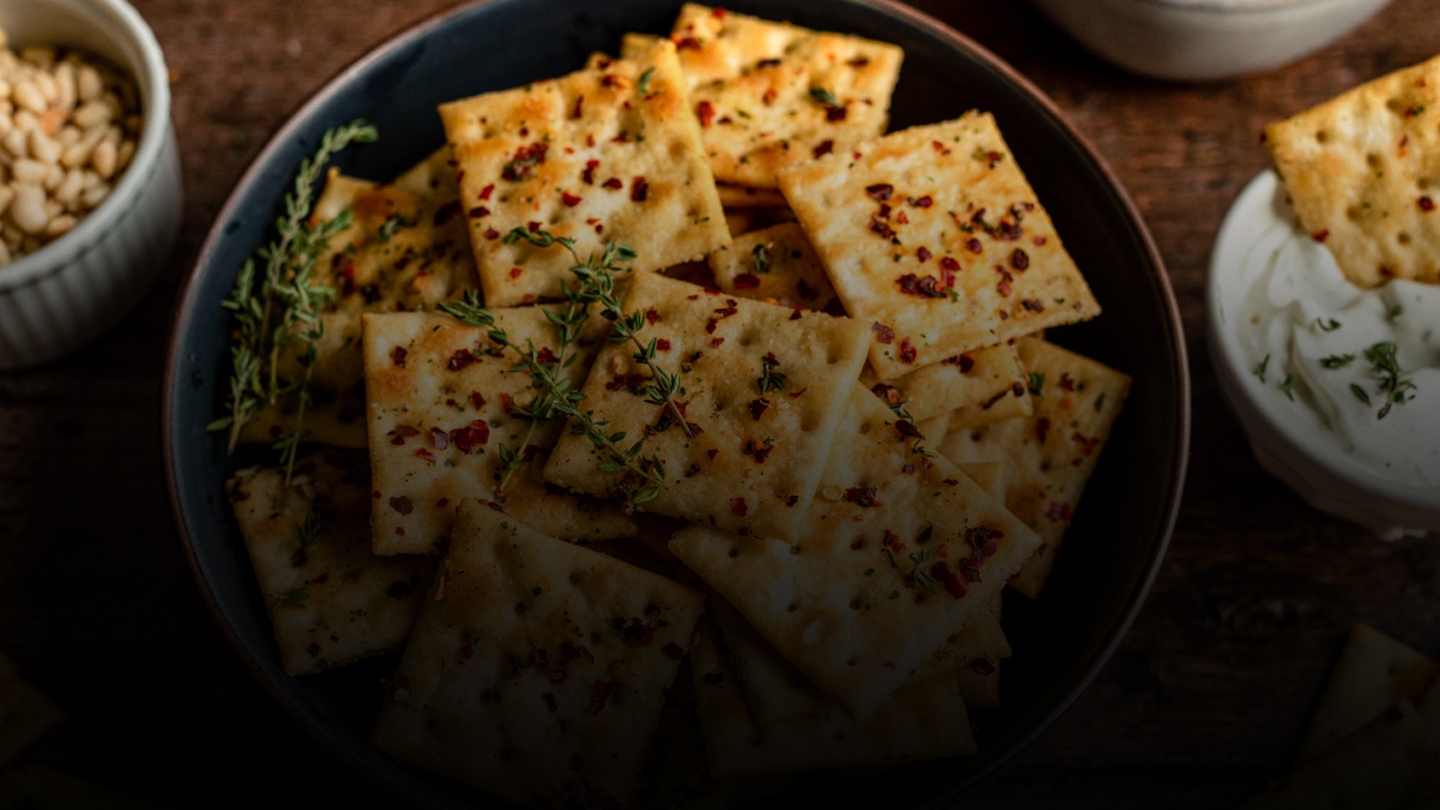 Fotografía de snacks a partir de las galletitas Camet Almuerzo