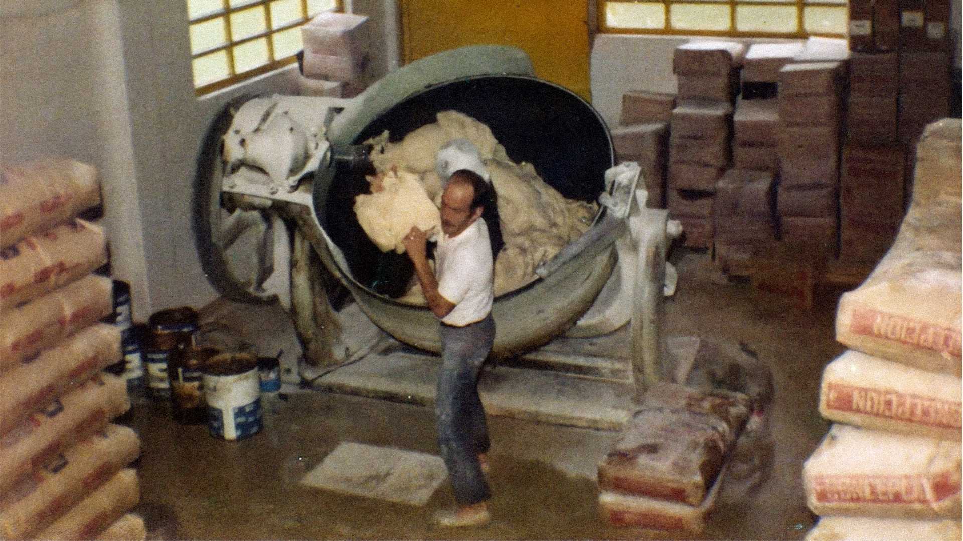 Fotografía de Carlos trabajando con la amasadora